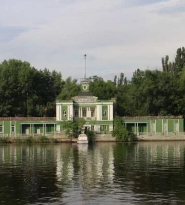 У Дніпрі виставили на продаж водноспортивну базу на Монстирському острові