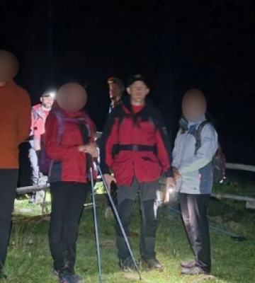 На Івано-Франківщині у горах заблукали три групи туристів із дітьми — їх розшукали рятувальники