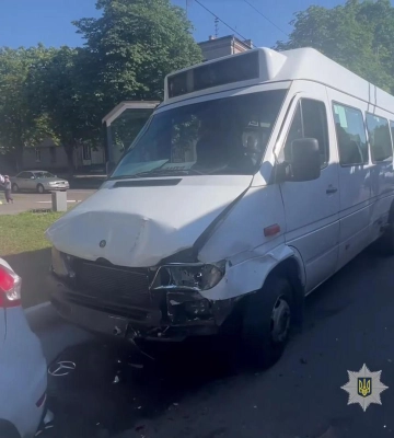 У Кременчуці маршрутка зіткнулася з автомобілем Daewoo