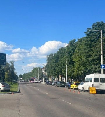 У Кременчуці на Полтавщині повна пасажирів маршрутка зіткнулася з легковиком