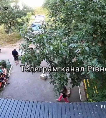 Схопив за руку і штовхнув: поліція розслідує факт побиття пенсіонером 15-річної дівчини у Рівному (ВІДЕО)