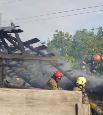 У Полтаві понад годину гасили пожежу в приватному будинку