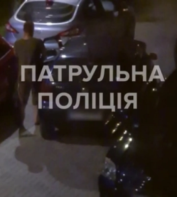 Наїхав на обмежувачі руху: лучанин здав патрульним п&#039;яного водія (відео)