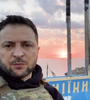 Зеленский прибыл на остров Змеиный