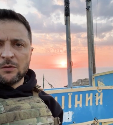 Зеленский в 500-й день полномасштабной войны записал обращение с острова Змеиный, видео