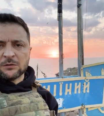Зеленский в 500-й день полномасштабной войны записал обращение с острова Змеиный, видео