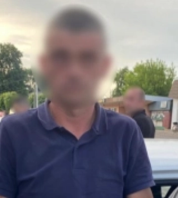 Поблизу Чарукова чоловік пограбував та хотів зґвалтувати 22-річну дівчину