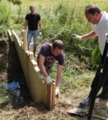 На Закарпатті від посухи рятують Долину нарцисів
