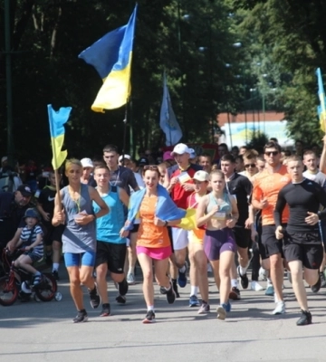 Забіг на підтримку ЗСУ та нове авто для однієї з військових частин: головне за добу