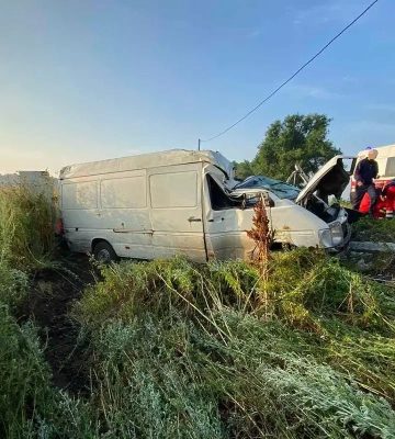 У Кам’янському районі Volkswagen вилетів у кювет: постраждав водій