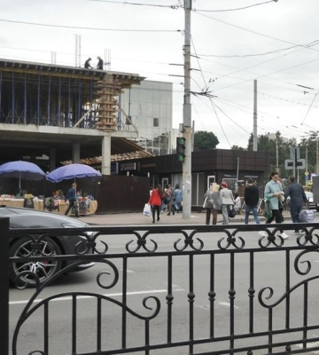 “Дисгармонійна забудова”: що будують поблизу універмагу &quot;Київ&quot; у Сумах?