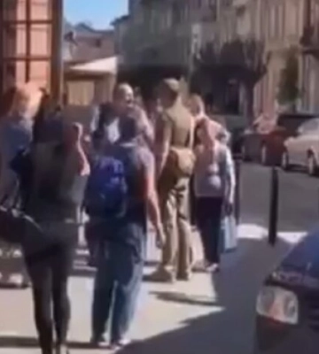Вручение повестки закончилось дракой: во Львове военкомы после оскорблений мужчины пошли с кулаками