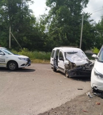 У Луцьку автівка в&amp;#039;їхала у лафет з легковиками