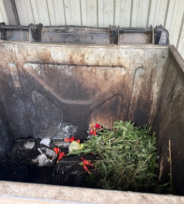 У Рівному вночі невідома особа підпалила сміттєві контейнери (ФОТО)