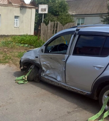 У Полтавській області на перехресті двох вулиць Миргорода зіткнулися автівки: є травмовані