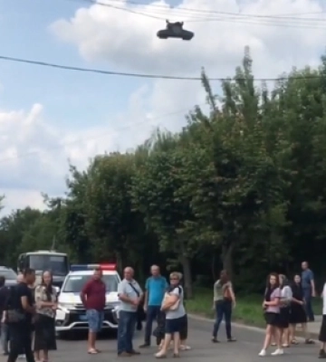 Лучани перекрили рух вулицею Шевченка: утворився затор (відео)