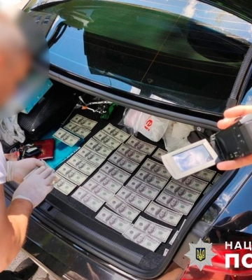 Поліцейські викрили «ворожку» та адвоката, які ошукали директора медцентру на понад 300 тисяч доларів США