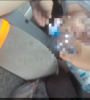 «Кліпни очима, якщо чуєш»: патрульні у Рівному допомогли водію фури, якому стало зле (ВІДЕО)