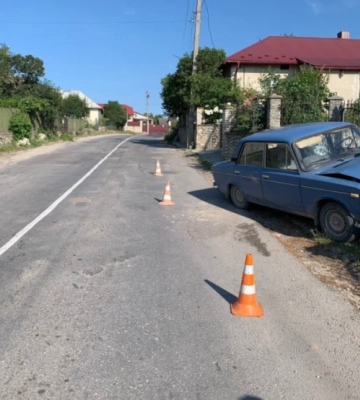 Врiзaвся у бетонну огорожу: На Тернопільщині чоловікові за кермом стало погано (ФОТО)