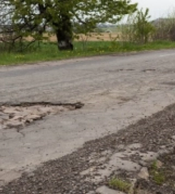 Депутати облради просять відремонтувати  аварійні дороги на Волині