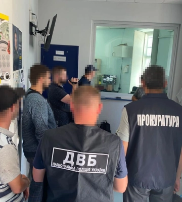 Капітана поліції у Львові за хабарництво відсторонили від посади аж на два місяці