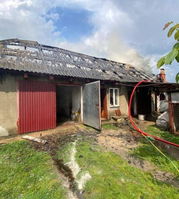 Влучила блискавка: вчора вогонь наробив збитків на Волині