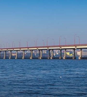Кричав про допомогу – у Дніпрі врятували чоловіка з води