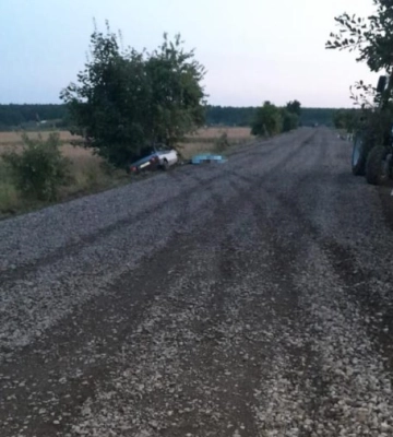 Після зіткнення автівки з деревом на Львівщині загинув водій