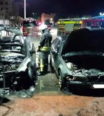 У Кременчуці на парковці згоріли два автомобілі