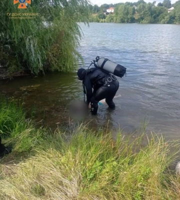 На Кіровоградщині рятувальники дістали два трупи з водойм 