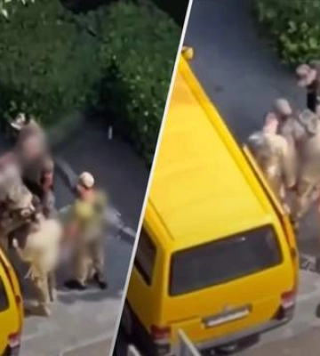 В Одесі люди у військовій формі заштовхали хлопця до мікроавтобуса: чи були вони з ТЦК