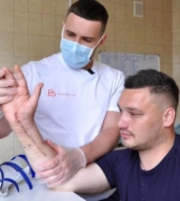 Воїну відновили руку з перебитим нервом – уперше у Львові застосували оксфордську методику