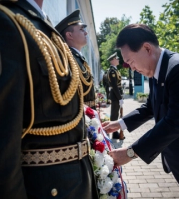 Президент Південної Кореї у Києві вшанував пам&#039;ять загиблих українських воїнів