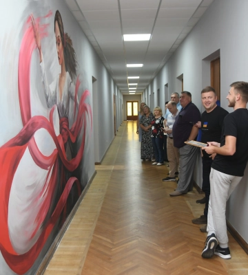 Коваль похвалився, як розписали стіну в Рівненській ОДА