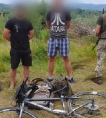 Одинадцятеро чоловіків призовного віку намагалися незаконно перетнути кордон на Закарпатті