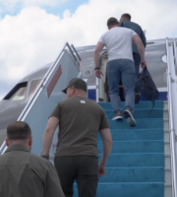 В Україну повернулись командири з “Азовсталі”, які перебували в Туреччині