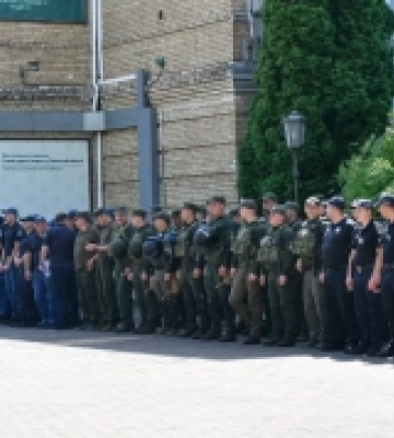 У Рівному поліцейські, нацгвардійці та судові охоронці відпрацювали навички з конвоювання