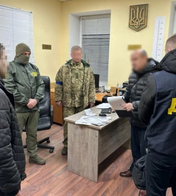 На Волині вірменин з українським громадянством дав прикордоннику тисячу доларів, аби виїхати до Польщі