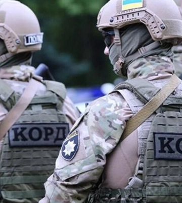 У Києві на Оболоні чоловік погрожував підірвати гранату в банку
