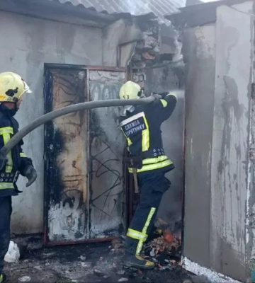 Чолові та дитина постраждали через пожежу у Дніпровському районі