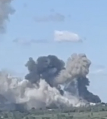 В оккупированном Луганске раздались взрывы, поднимается дым – фото, видео