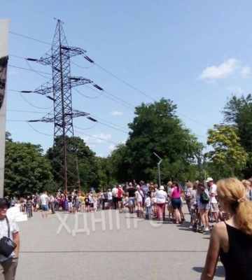 У Дніпрі за безкоштовною піцою вишикувалася кілометрова черга