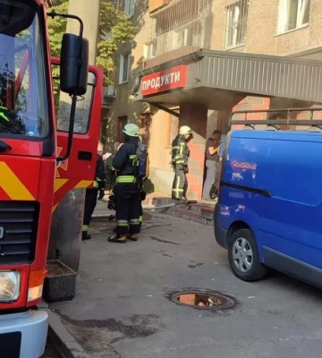 У Шевченківському районі Дніпра сталася пожежа у продуктовому магазині