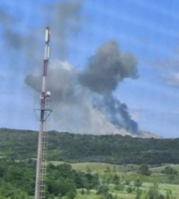 В оккупированном Луганске раздались взрывы, поднимается дым – фото, видео
