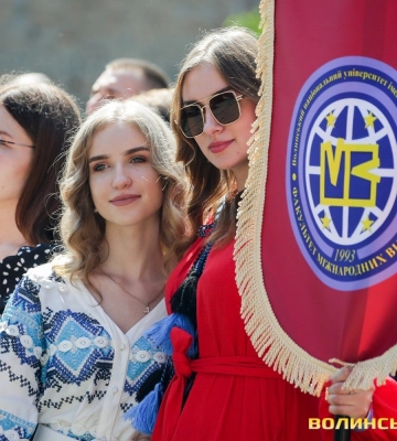 Півтори тисячі випускників ВНУ отримали дипломи у Луцькому замку. Фото