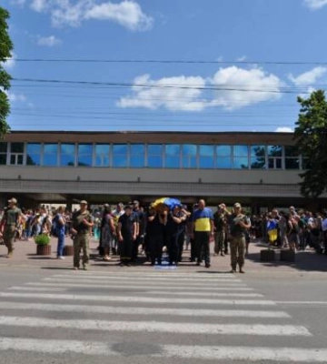 У Новоукраїнці провели в останню путь загиблого військового 