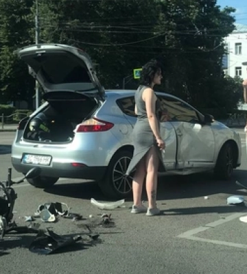 У центрі Луцька сталась аварія: легковик збив мотоцикліста 