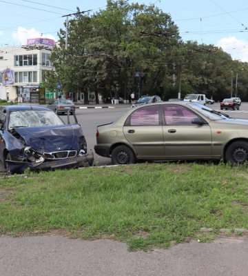 У Харкові 20-річний хлопець убив трьох родичів, викрав автомобіль і скоїв смертельний наїзд