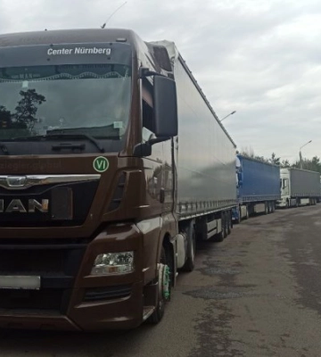 Загарбники перевозять через Маріуполь боєкомплекти в цивільних вантажівках