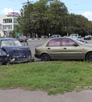 В Харькове мужчина убил родственников, угнал авто и совершил смертельное ДТП
